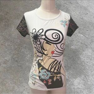 Black & white floral cotton graphic t-shirt with a touch of Y2K style